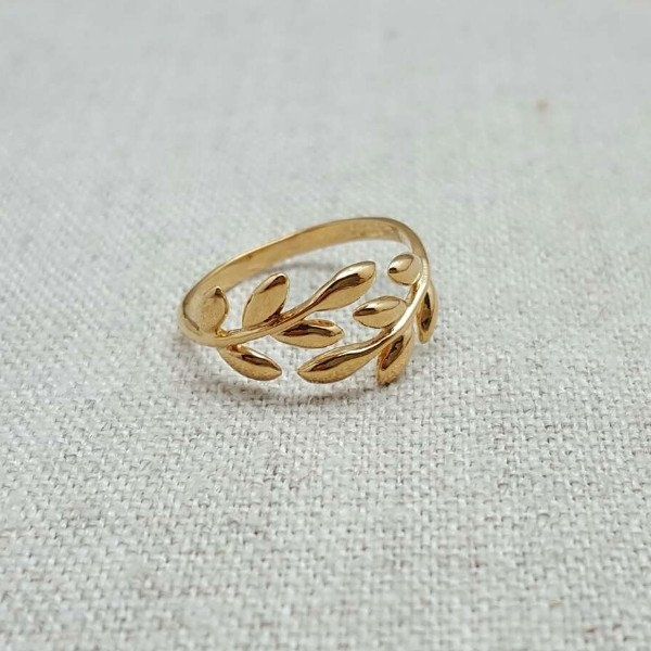 Bague ouverte en plaque Or avec un motif feuillage laurier ajustable