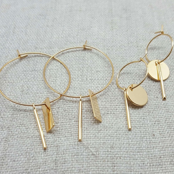 Boucles d'oreilles créole avec motifs géométriques - taille : 30mm, Motif : rond, type de boucle d'oreille : percée, Finition : Plaqué Or