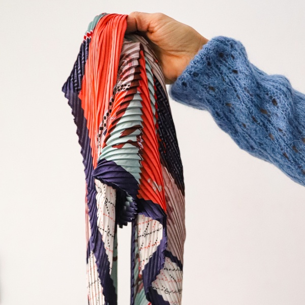 Foulard carré plissé femme - couleur : bleu et jaune