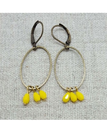 Boucle d'oreille ovale et perles jaunes 