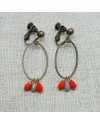 Boucle d'oreille ovale et perles oranges