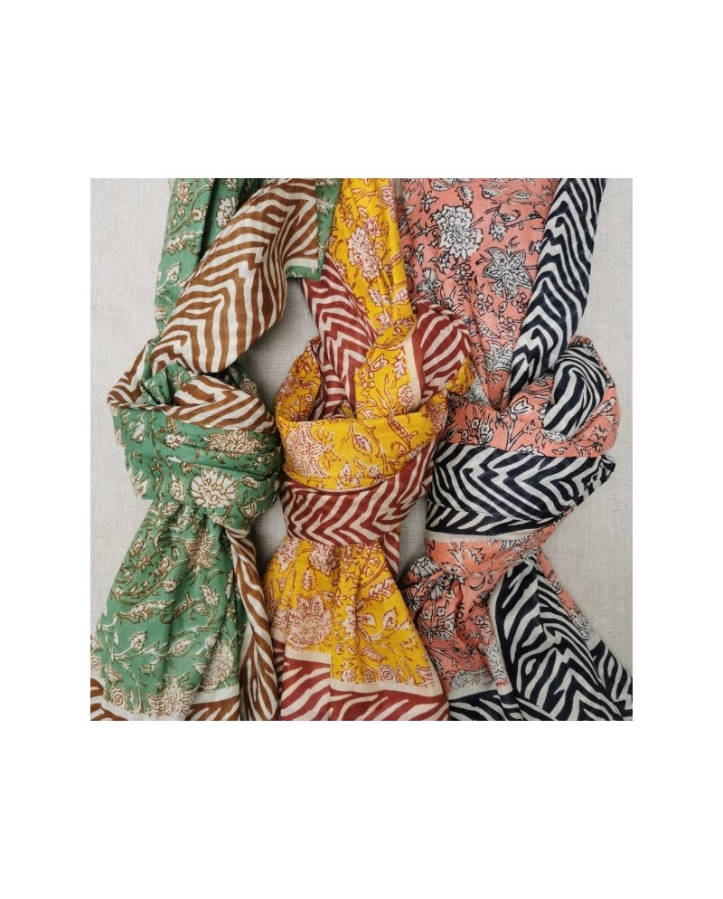 foulard imprimé fleuri