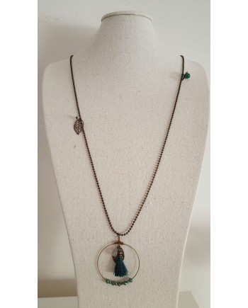 Sautoir motif rond, breloque plume et pompon sur chaine boule laiton coloris vert