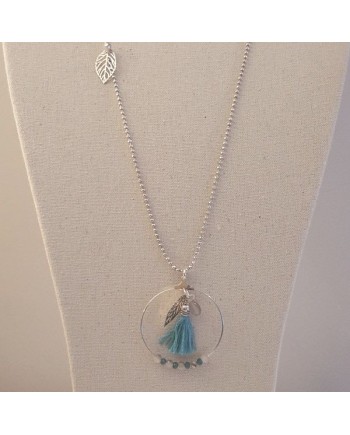 Sautoir motif rond, breloque plume et pompon sur chaine boule laiton coloris corail