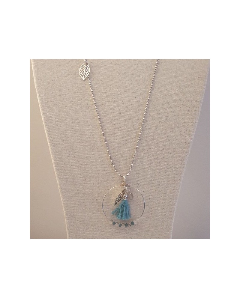 Sautoir motif rond, breloque plume et pompon sur chaine boule laiton coloris corail