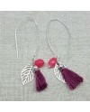 Boucle d'oreille argenté pompon et feuille coloris framboise