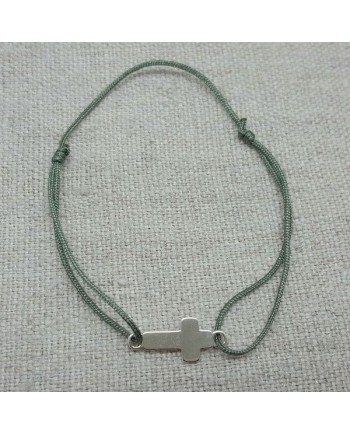 Bracelet religieux croix argent sur lien fin satiné coloré gris
