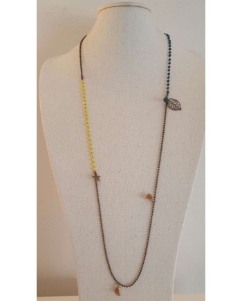 Sautoir fin  coloré breloque feuilles sur chaine boule