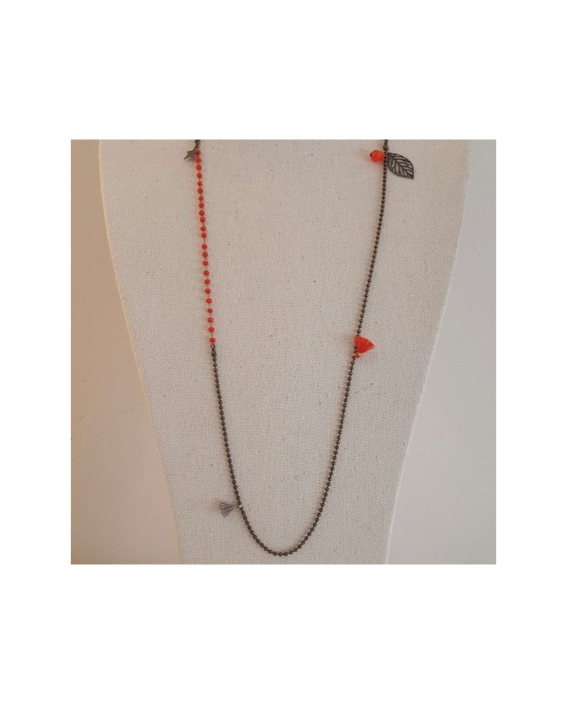 Sautoir fin  coloré breloque feuilles sur chaine boule