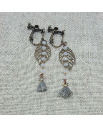 Boucles d'oreilles chaîne colorée et feuille laiton