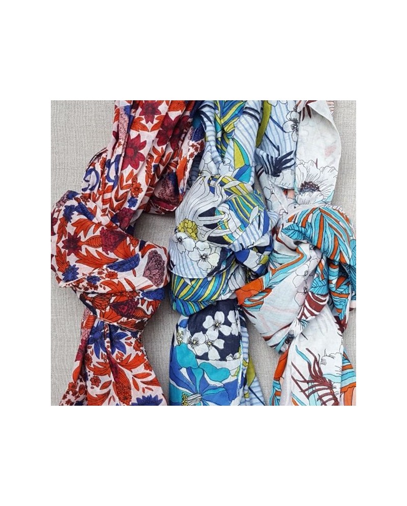 foulard imprimé fleuri