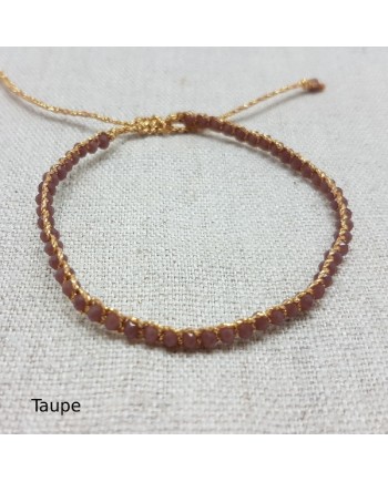 Bracelet perles facettes colorées et fil doré