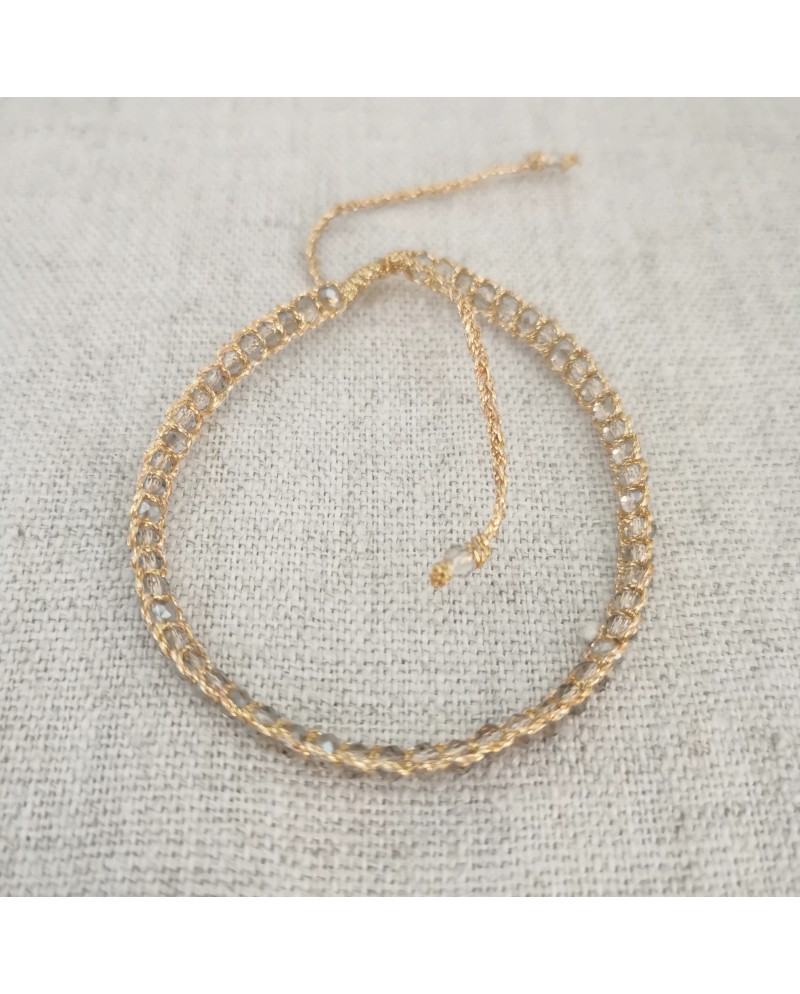 Bracelet perles facettes colorées et fil doré