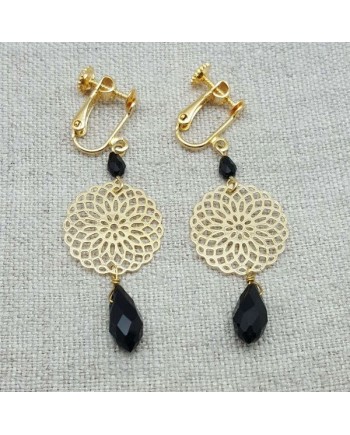 Boucle d'oreille arabesque ronde et perle noire