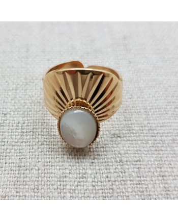 Bague demi coquillage et pierre de couleur
