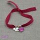 Bracelet religieux colombe en nacre et médaille vierge rose framboise sur lien elastique 