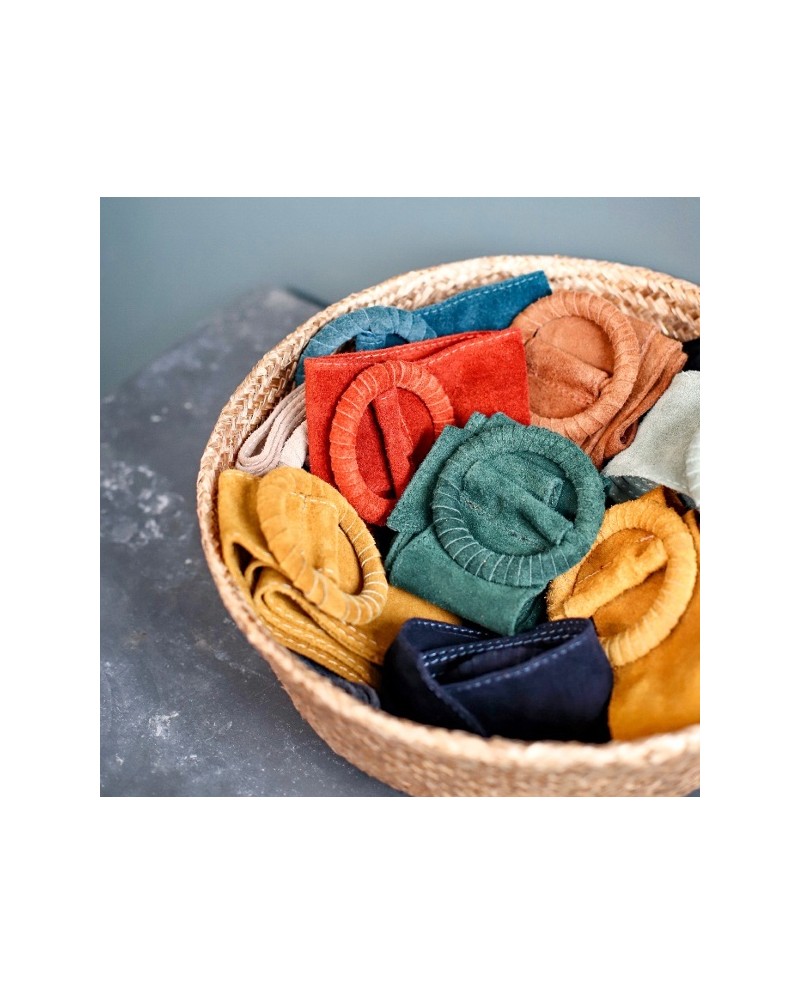 Ceinture large croûte de cuir motif rond