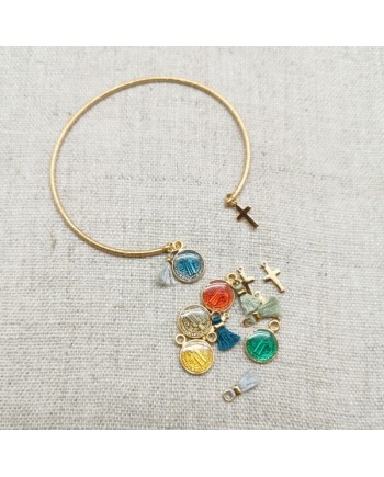 Bracelet jonc mat médaille colorée et croix plaqué Or