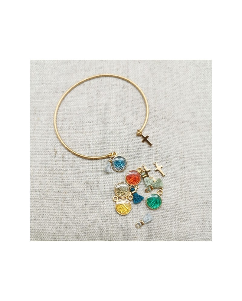 Bracelet jonc mat médaille colorée et croix plaqué Or