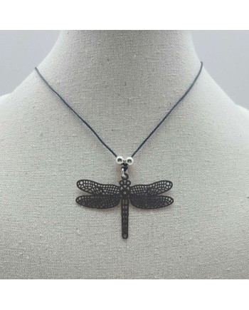 Collier arabesque libellule fantaisie sur lien fin coton