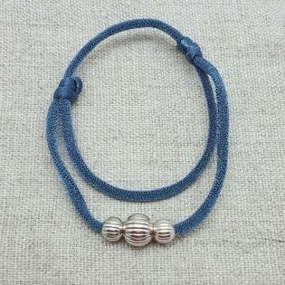 Bracelet 3 perles striées argent sur lien elastique double tour