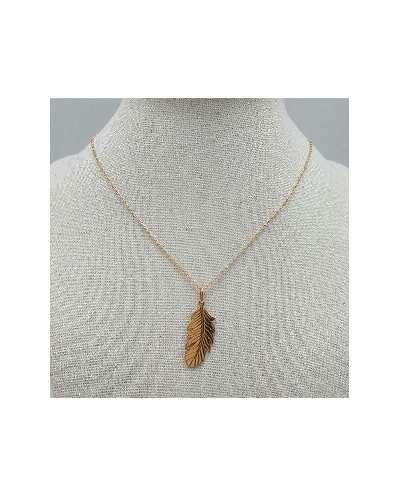 Collier plume verticale sur chaîne en Plaqué or. 
