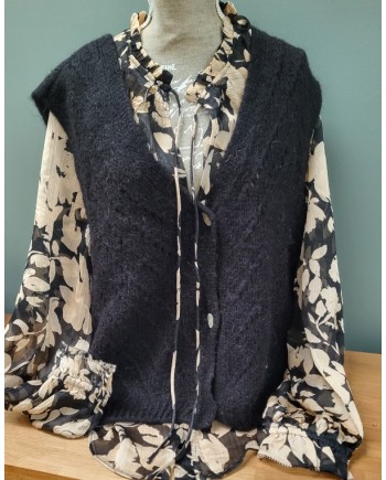 Gilet boutonné mohair sans manche ajouré