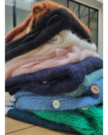 Gilet boutonné mohair sans manche ajouré