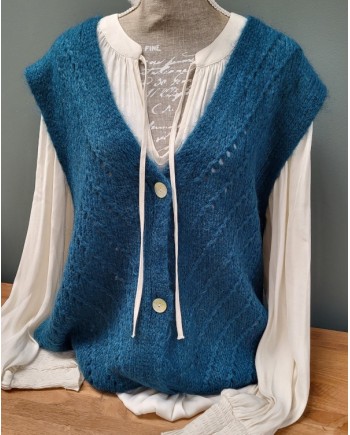 Gilet boutonné mohair sans manche ajouré