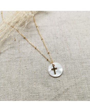 Collier chaîne boules doré et médaille nacre et croix
