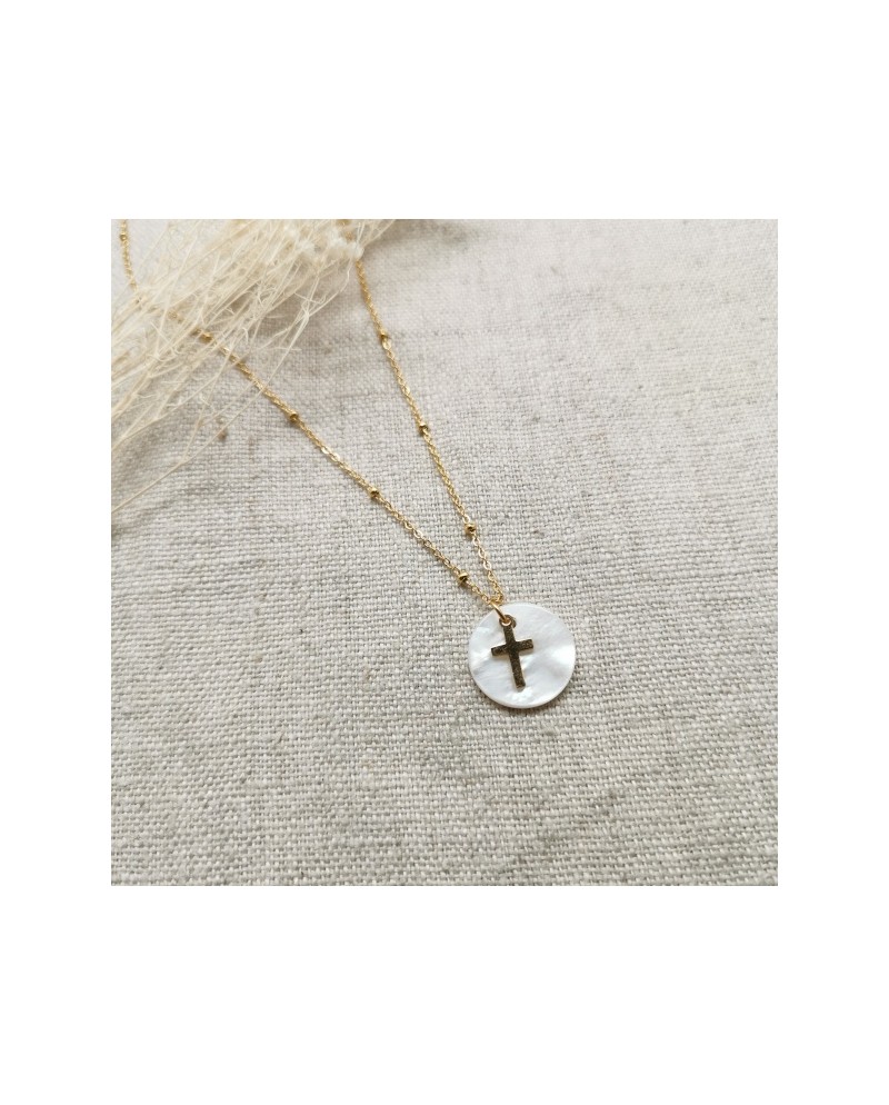 Collier chaîne boules doré et médaille nacre et croix