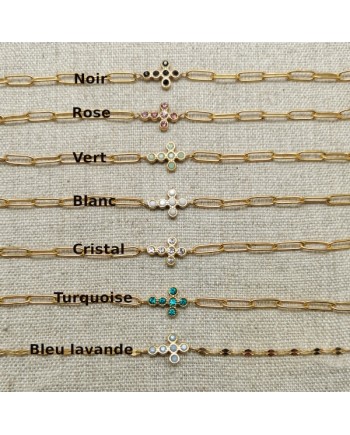 collier chaîne doré et croix colorée