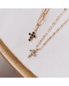 collier chaîne doré et croix colorée