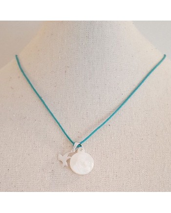 Collier religieux médaille vierge en nacre et breloque colombe en argent sur lacet coton 