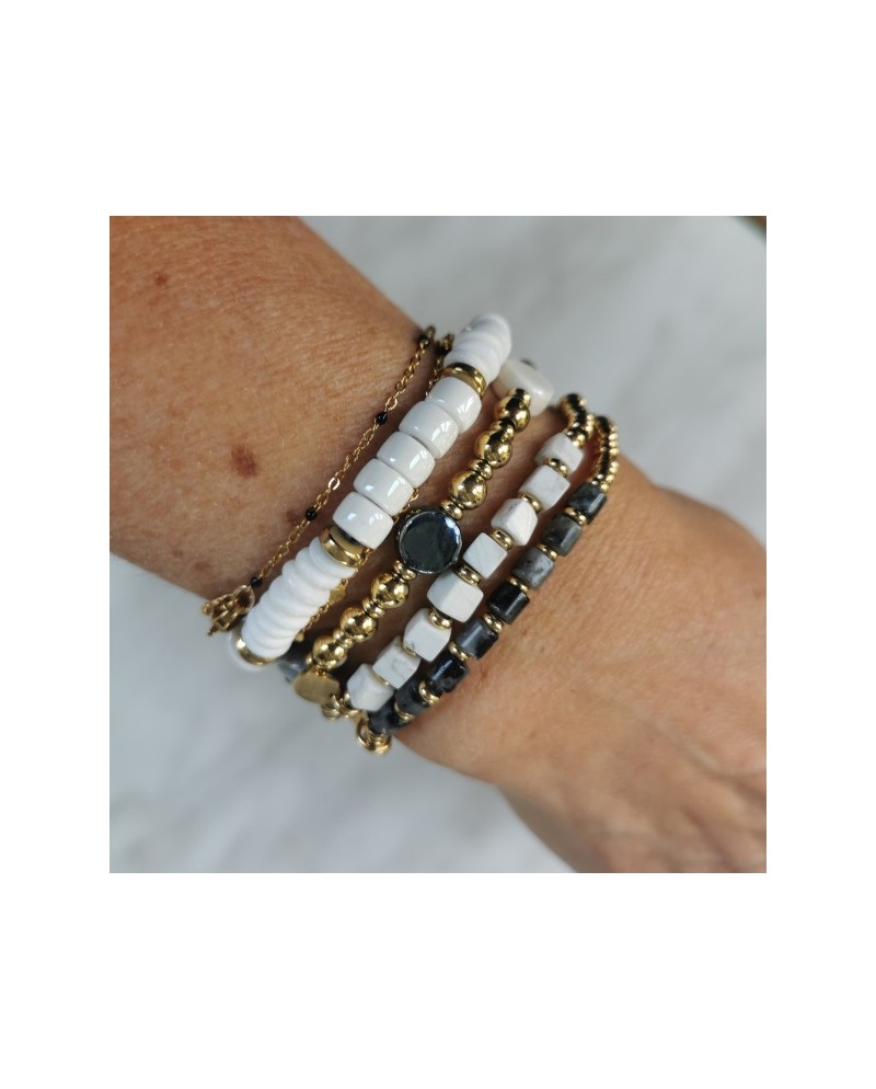 Bracelet elastique perles dorés et couleurs