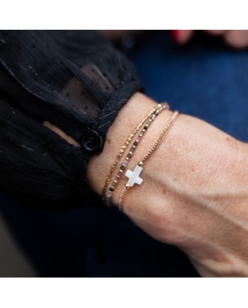 Bracelet croix nacre, lien coulissant macramé fin