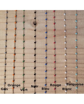 Collier croix ajouré fine et perles de couleur