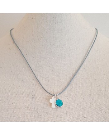 Collier vierge colorée émaillée et croix nacre sur lien coton