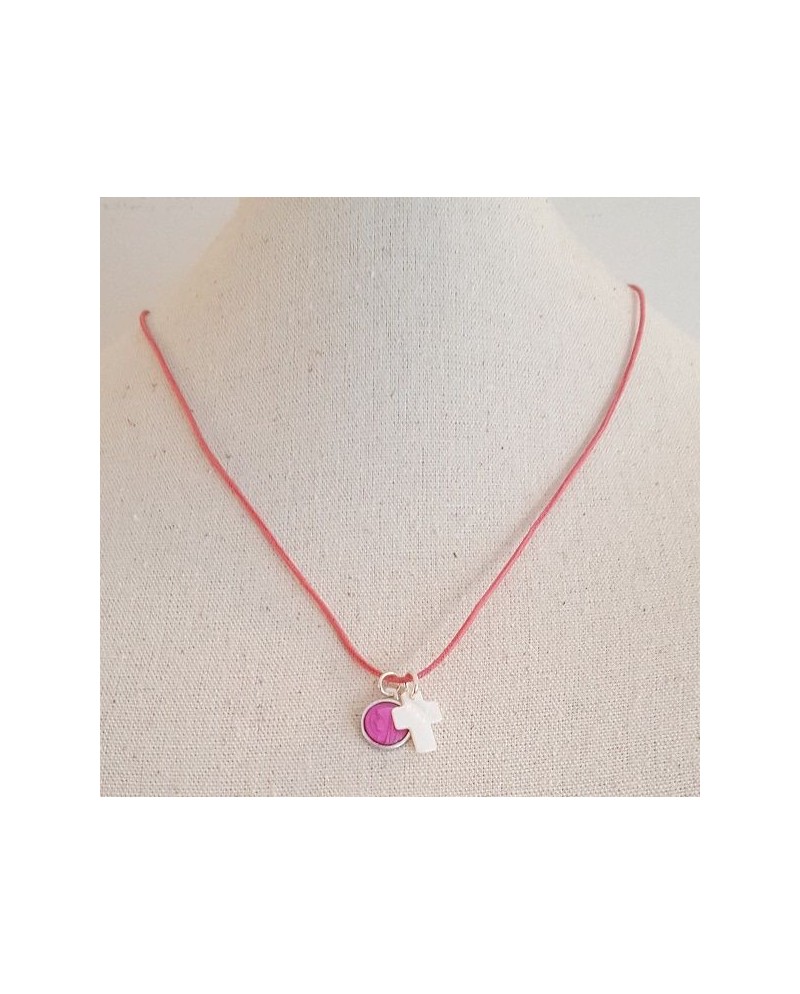 Collier vierge colorée émaillée et croix nacre sur lien coton