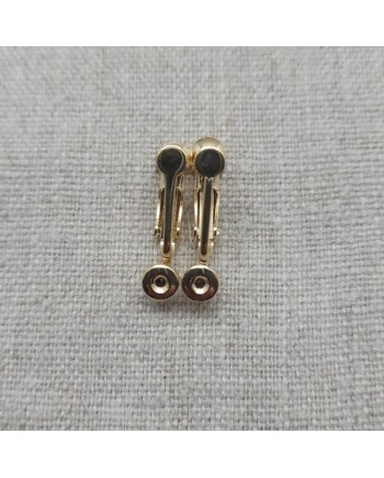 Adaptateur percé pour clip