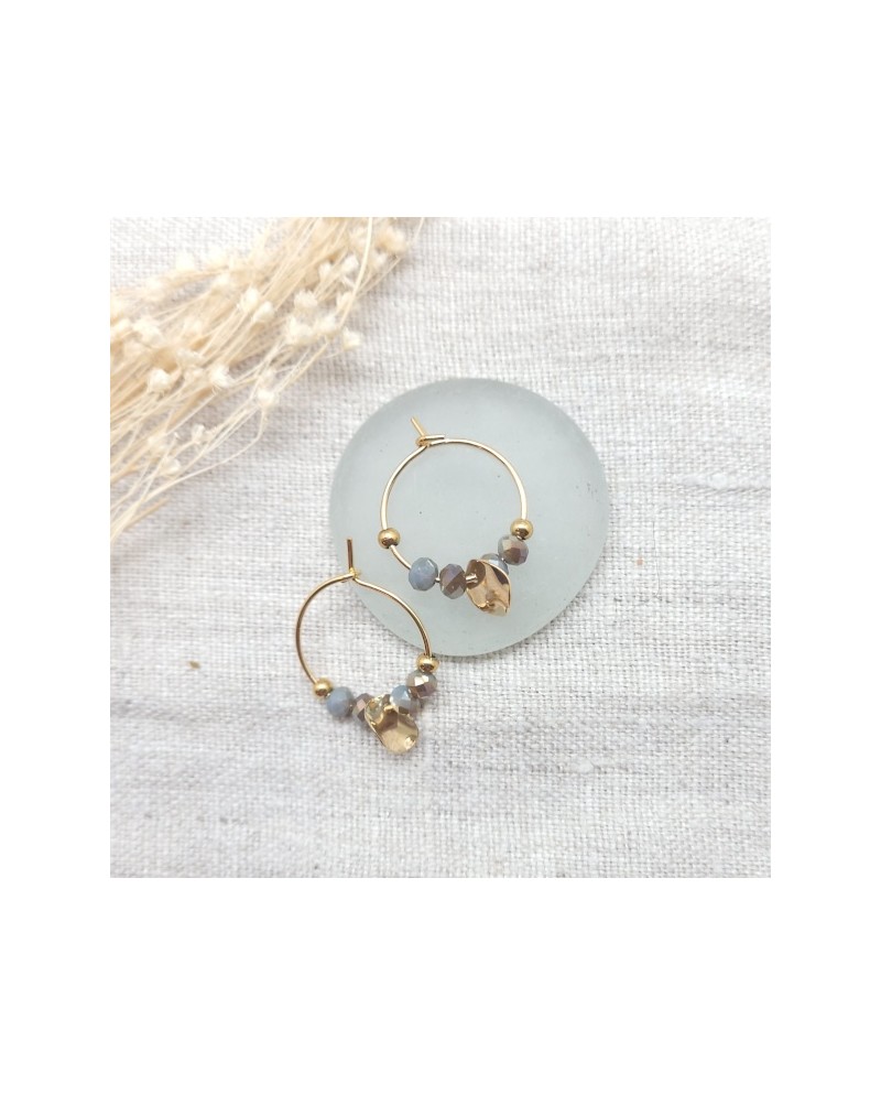 Boucle d'oreille créole, perles et médaille