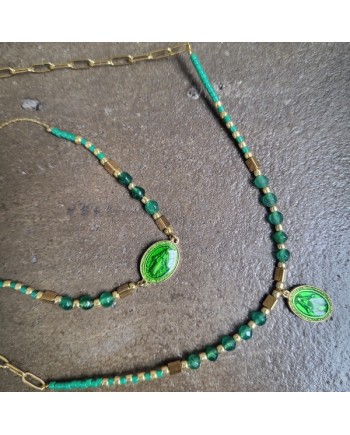 Bracelet perles couleur et médaille vierge