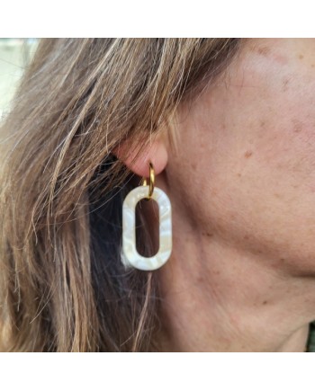 boucles d'oreilles créoles et résine ovale