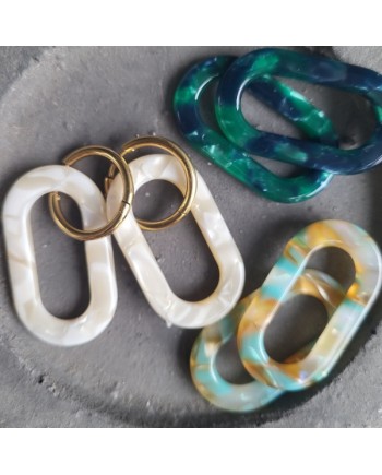 boucles d'oreilles créoles et résine ovale
