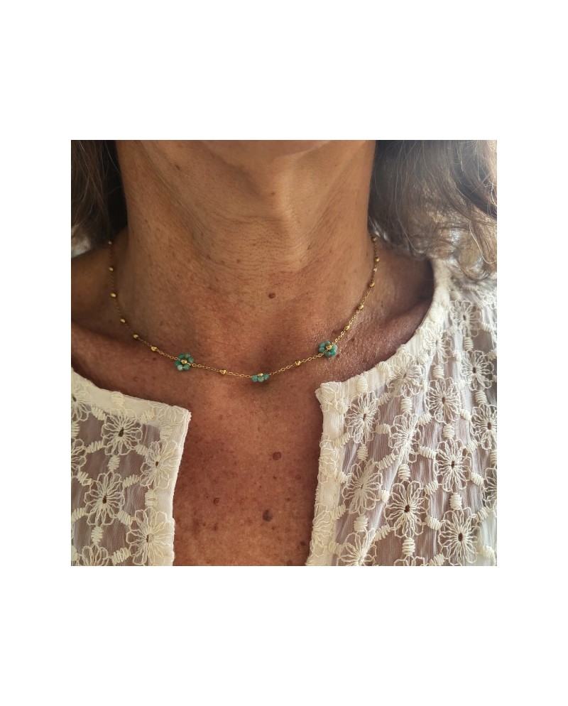 Collier chaîne et fleurs en perles