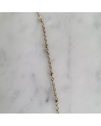 Collier médaille vierge et perles