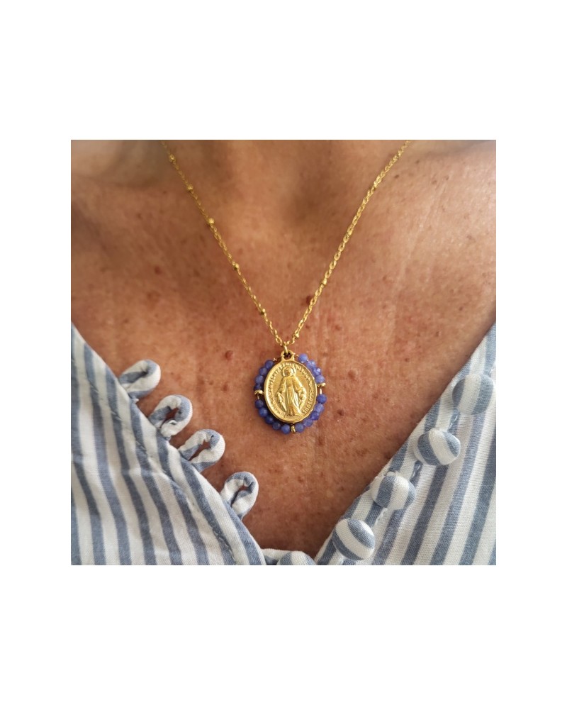 Collier médaille vierge et perles