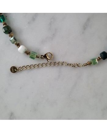 Collier perles colorées et médaille vierge