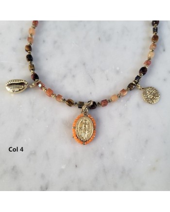 Collier perles colorées et médaille vierge