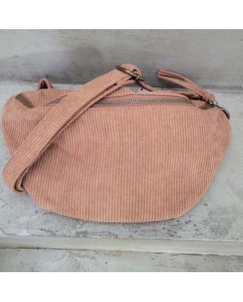 Sac forme banane velours, large contenance, pratique et legère.